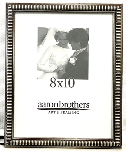 Cornice portafoto 8x10 Aaron Brothers classica legno tono argento - Foto 2 di 16
