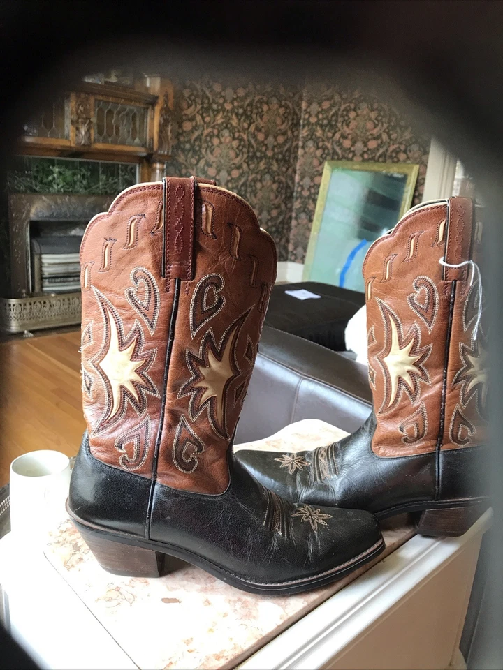 Western vaquera para mujer Ariat, puntera corta boho, incrustación de estrella, talla 8B Foto 2 de 4