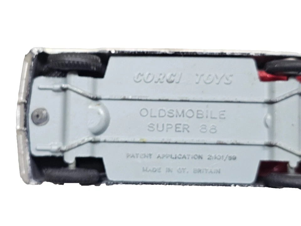 Coche de policía Corgi Toys #237 Oldsmobile County Sheriff vintage años 60 con caja Foto 4 de 4