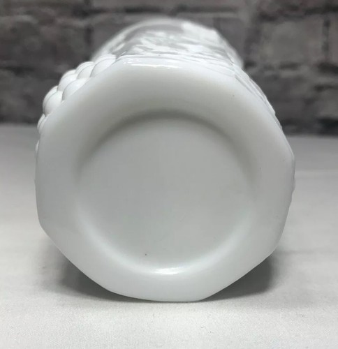 Vintage White Milk Glass Harvest Grapes Vines 12 Ounce Drinking Tumbler 6" Tall - Picture 3 of 4