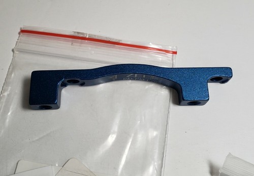 Adattatore montaggio pinza freno a disco anteriore PM 203 mm rotore bicicletta blu - Foto 2 di 4