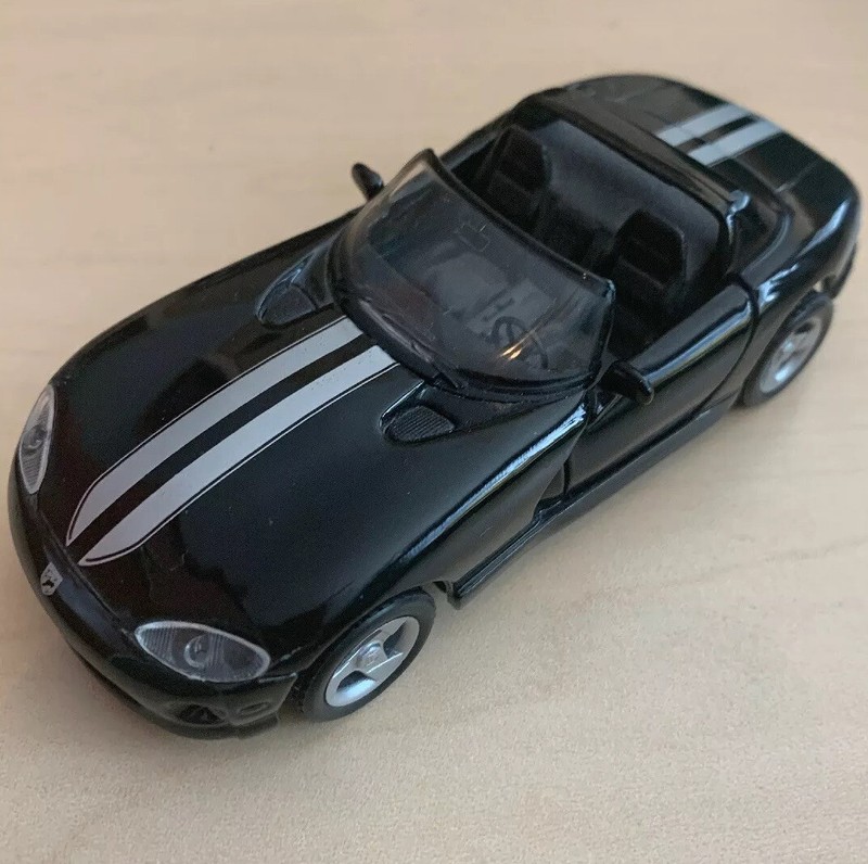 Vintage Die Cast Metal Car Dodge Viper Convertible RT/10 Black by Maisto