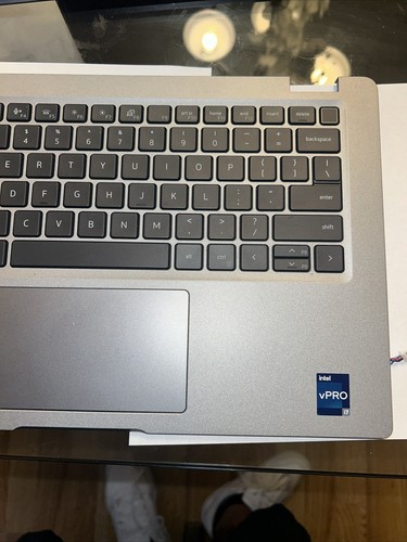 Used Orig Dell Latitude 5431 14.0" Palmrest with touch pad and keyboard - Picture 7 of 8