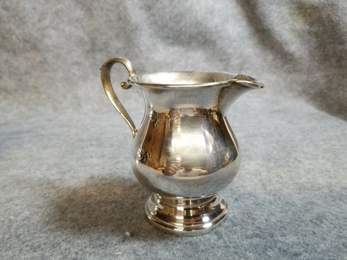 Silverplate Creamer and Sugar - Picture 7 of 8
