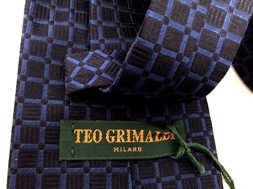 Corbata de Seda Teo Grimaldi Azul Marino Patrón Geométrico, Hecha en Italia, Nueva con Etiquetas - Imagen 4 de 5