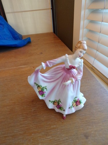 Auswahl Royal Albert Old Country Roses China Victorian Girl/Musical Angel Figuren - Bild 56 von 94