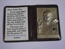 Vtg new nos medal pocket shrine stigmata St Padre Pio relic prayer card folder