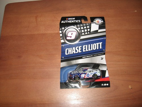 2023 Chase Elliott #9 NAPA Patriotic 1:64 Lionel 2024 Wave 1 - Picture 4 of 4
