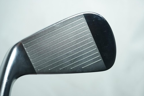 Titleist T200 7 Iron / Regular Flex Steel Shaft - Picture 2 of 5
