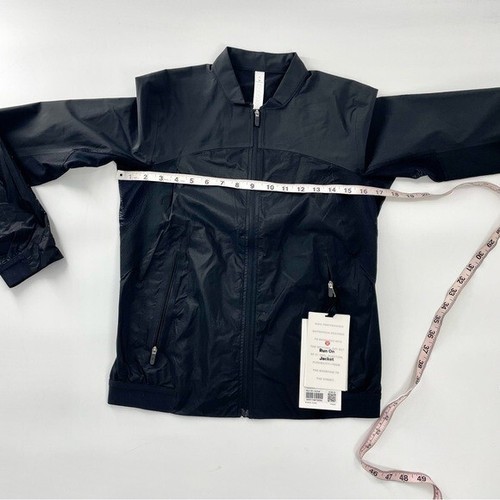 NWT Lululemon Run On Jacket Black windbreaker with mesh inserts Size 4 - Picture 9 of 13