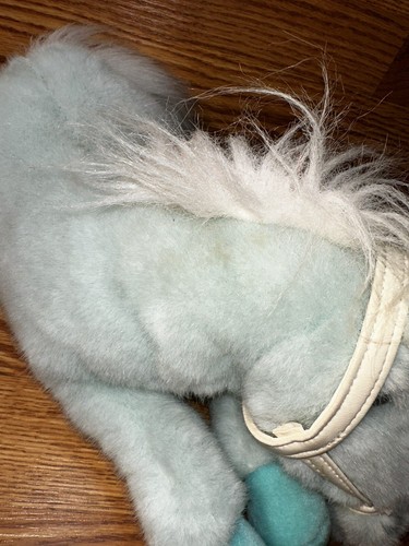 Peluche cavallo pony seduto Commonwealth 1997 Tiff ponte briglia blu super raro - Foto 4 di 7
