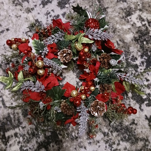 CHRISTMAS TABLE DECOR/WREATH - Picture 1 of 4