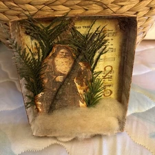 Primitive~Folk Art~Christmas Winter Handmade Santa Paper Mache Box