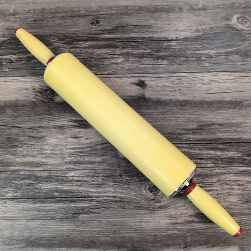 Vintage 1950er Melamin Nudelholz gelb rot Metall Akzente 10" Länge 2" dick