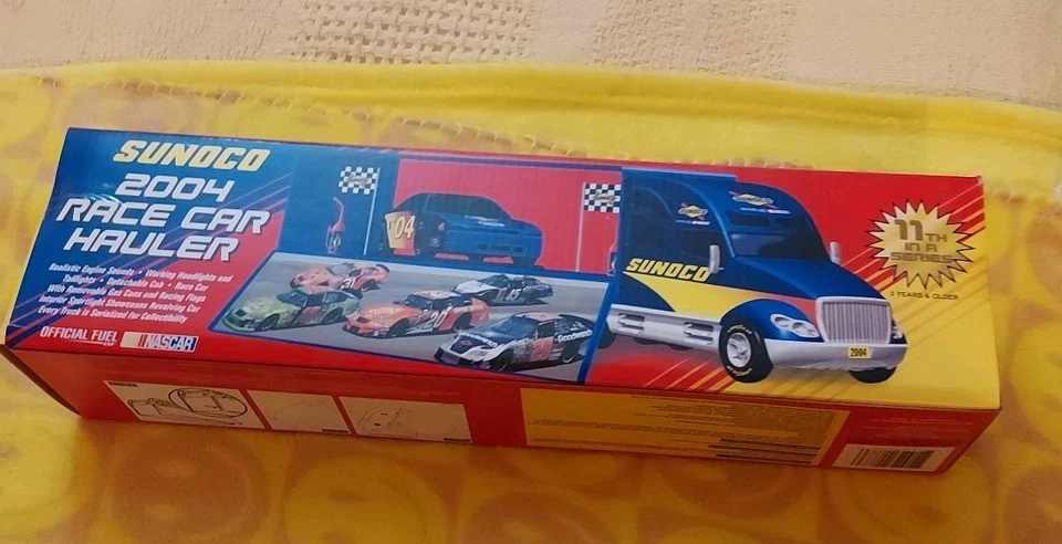 Camión para carros de carreras Sunoco 2004 NASCAR con car Pit Petty Wagon serie 11 nuevo en caja Foto 3 de 4