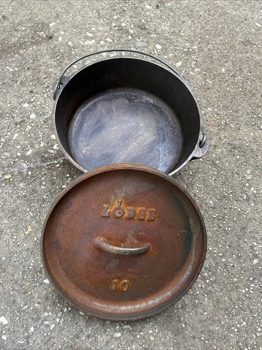 LODGE CAST IRON CAMP DUTCH OVEN 3 LEG #10 Vintage USA D