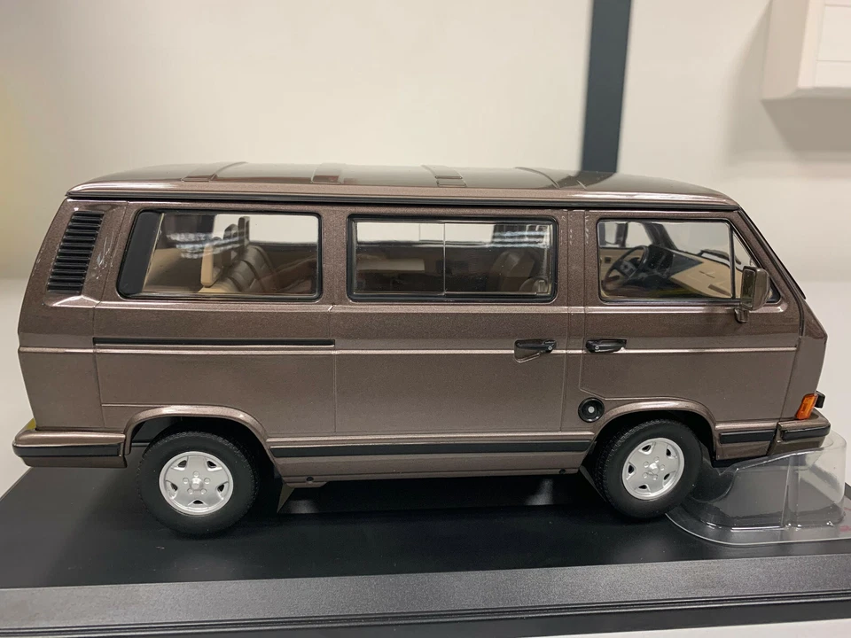 Norev Volkswagen Multivan 1990 Bronze Metallic 1/18 188543 0120 3 - Photo 4/4