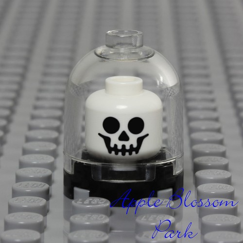 NEW Lego White SKELETON SKULL - Halloween Display Case Minifig Head Black Eyes - Picture 1 of 3