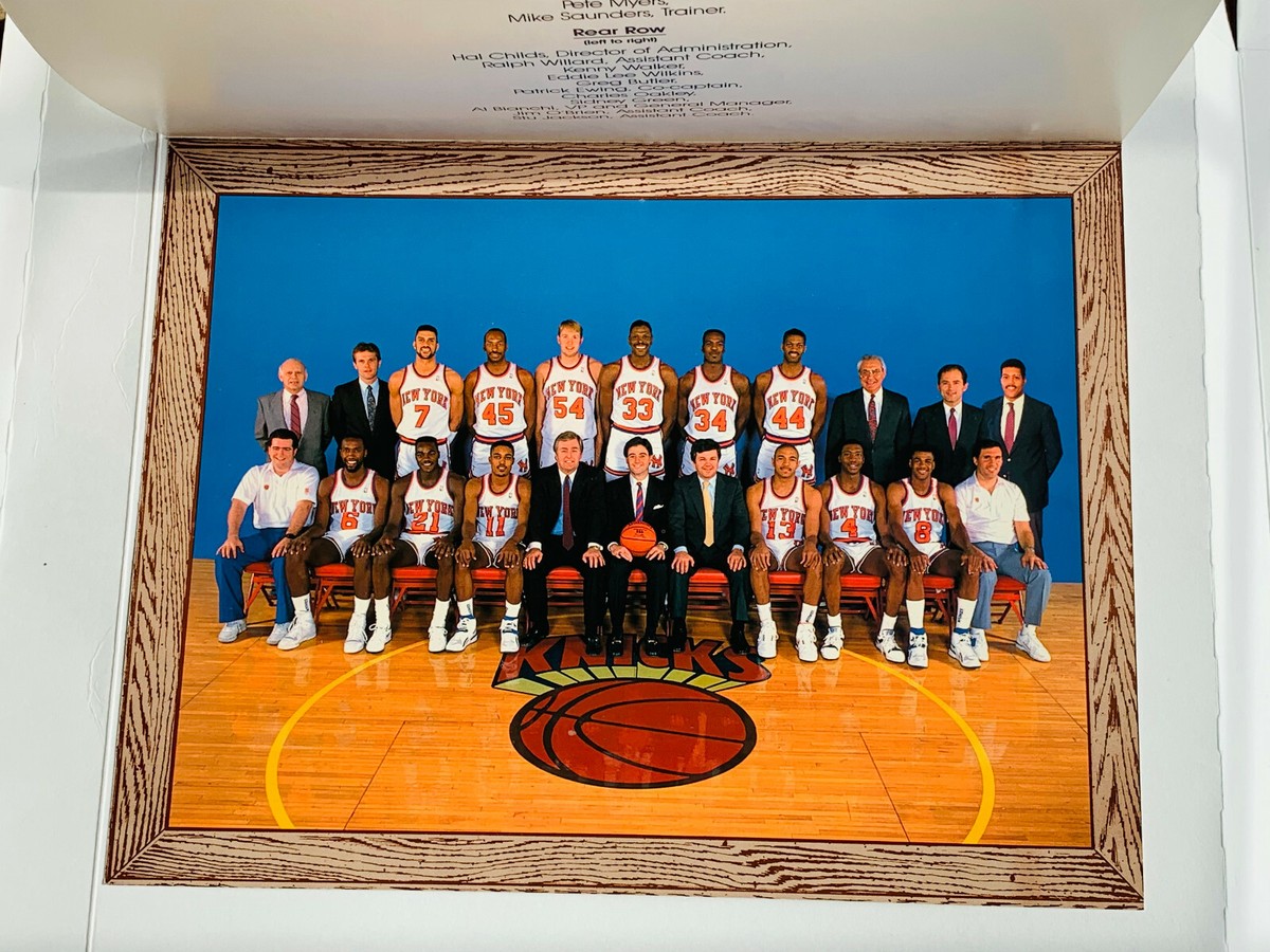 洋書 New York Knicks Yearbook 2004-05 洋書 New York Knicks Yearbook 2004-05 洋書 New York Knicks