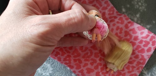 Schwer zu finden Liddle Kiddle Glücksmedaillon ( Lola, nur Puppe) & Sweet Pea Kologne - Bild 3 von 6