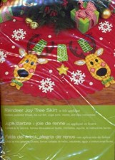 NEW DIMENSIONS REINDEER JOY TREE SKIRT FELT APPLIQUE KIT 42" IN DIAMETER