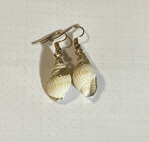 Sea Shell Hängel Drop Haken Ohrringe mit handbemalter goldener Zierleiste - Bild 2 von 3
