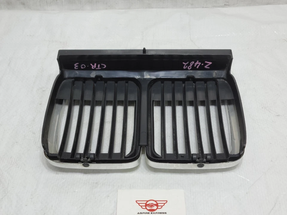BMW E30 325I 3 Series Front Kidney Grille OEM 1884350 Foto 4 de 4