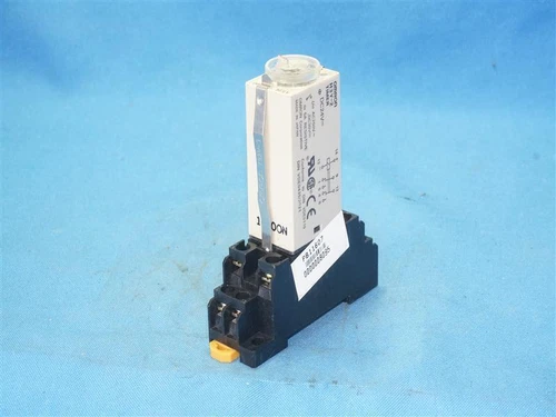 Omron H3Y-2 H3Y2 Timer DC24V w/ Socket