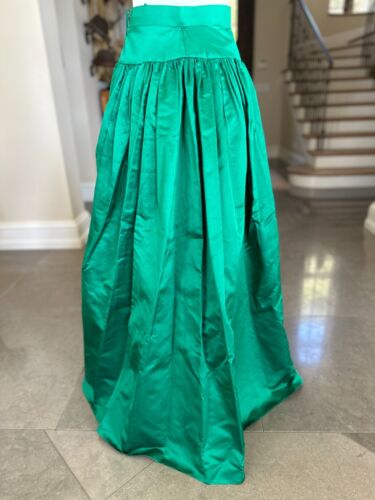 Bill Blass 1980's Emerald Green Silk Satin Ball Skirt Perfect for Holidays - Picture 2 of 8