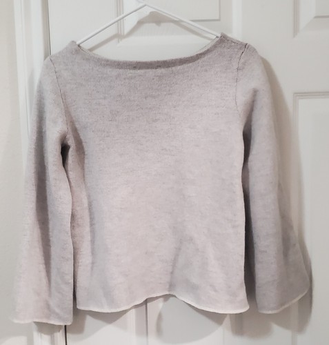 * Womens Ann Taylor Sweater w Flower on front Soft Wool Worn ONCE size Medium - Picture 6 of 20