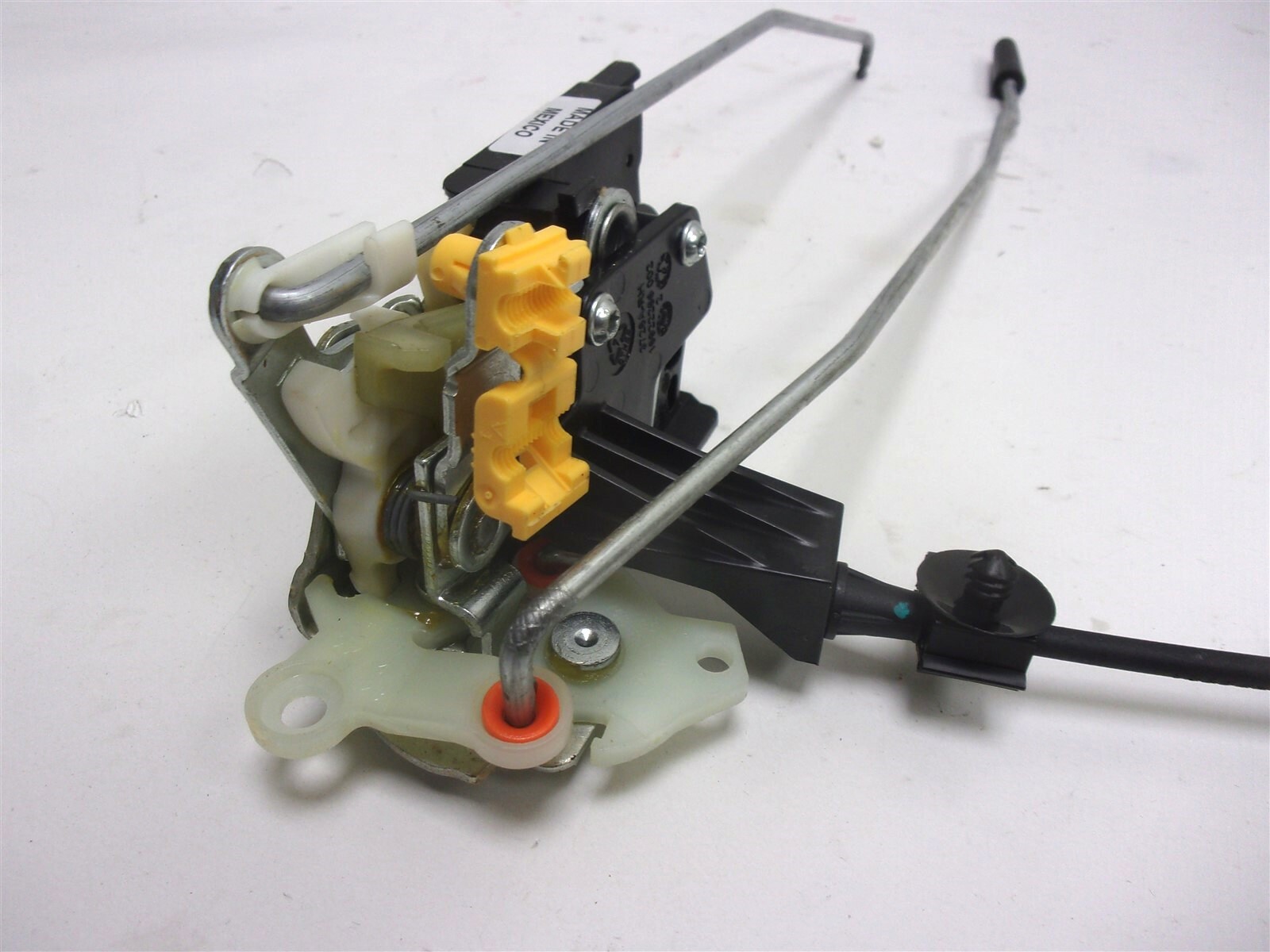 4074379C95 NEW OEM INTERNATIONAL RH MANUAL ACCESS DOOR LATCH 