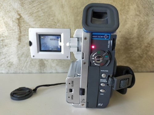 Sony DV1000 Camcorder - Picture 6 of 11
