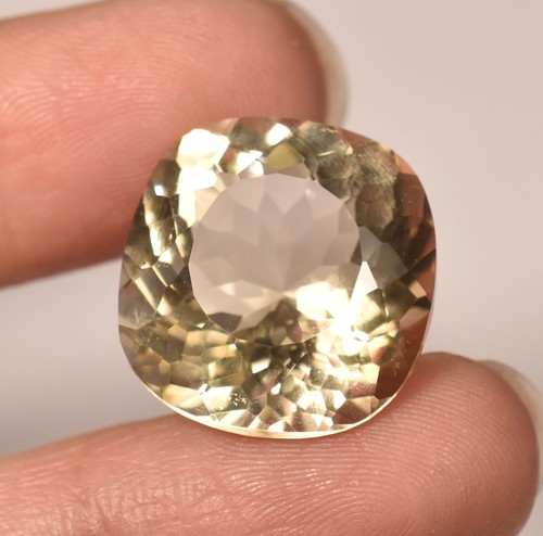 17.65 Ct Natural certified Sri Lanka Yellow Sapphire Gemstone AAA certified - Picture 8 of 8