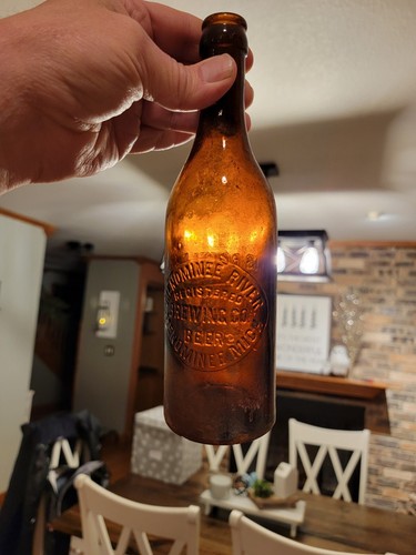 Botella de cerveza I 12 OZ Menominee Michigan Menominee River marrón en relieve antigua  - Imagen 2 de 14