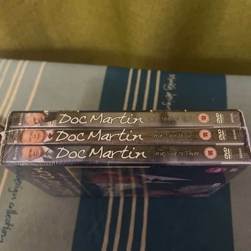 DOCTOR MARTIN- COMPLETE SERIES ONE TO EIGHT- NEW/SEALED- REGION 2 - Foto 2 di 4