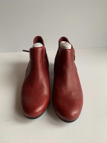 Botas Trotters Flat Bootie US 9 UK 7 EN MUY BUENA CONDICIÓN cuero rojo cremallera tobillo plano - Imagen 3 de 10