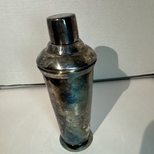 Vera Wang Silver-Plated Finish Unique Pattern Cocktail Shaker, Strainer, Top Lid - Picture 2 of 16