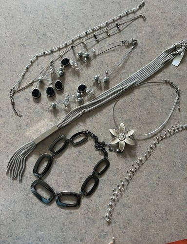 Assorted Costume Jewelry Lot, Rings, Necklaces Bracelets, Pins Lot of 25+ Pieces