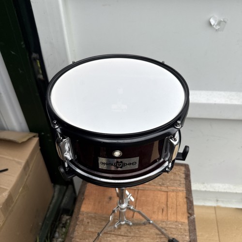 Free P&P. 10” Snare Drum with Stand. Wine Finish. Great for Busking, Small Venue - Picture 13 of 15