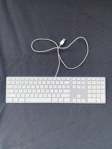 Genuine Apple A1243 Wired Mac Standard USB Keyboard w/ Numeric Keypad Silver - Picture 1 of 8