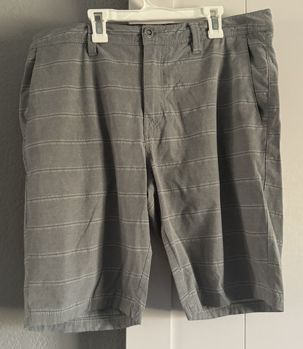 Volcom Shorts Size 34 Surf And Turf Light Gray Stripe 4 Way Stretch Hybrid Skate - Picture 1 of 3