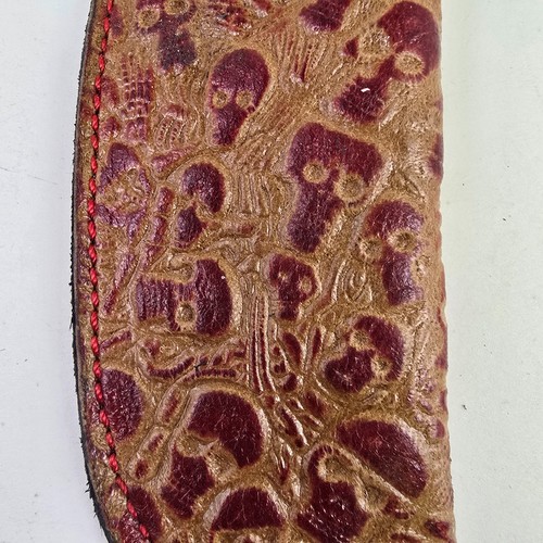 Funda de cuchillo de cuero Buck 110 calavera y hueso cuero hecho a mano clip de cinturón de bolsillo - Imagen 4 de 14