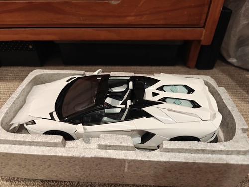1:18 Autoart 74696 Lamborghini Aventador Roadster Bianco White. New Rare - Bild 1 von 10