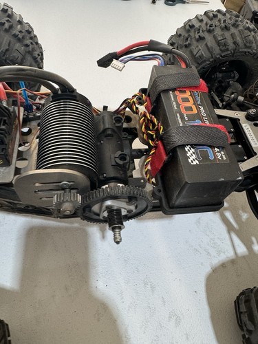 Losi LSTXXL Electric Converted Monster Truck - Picture 7 of 11