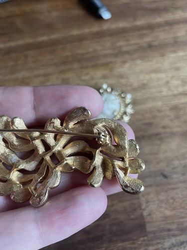 Vintage Signed Coro Gold tone Cameo Brooch and other Brooch bundle x 3 lot - Picture 21 of 24