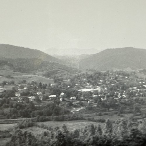 Vintage Schnappschuss Foto Kleinstadt Vogelperspektive Landschaft Arial 1966 - Bild 2 von 3