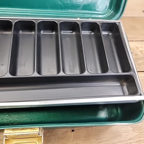 Vintage UMCO 131 US Fishing Green Tackle Box Watertown Minn USA NICE - Picture 15 of 18