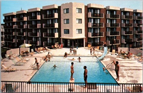 WILDWOOD, New Jersey Postcard TRAVELER'S MOTOR LODGE Swimming Pool Scene c1970s - Picture 1 of 2