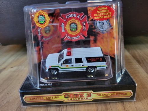 Code 3 Metro Dade Fire Rescue Battalion Chief 5 Suburban 1:64 Scale - Picture 1 of 6