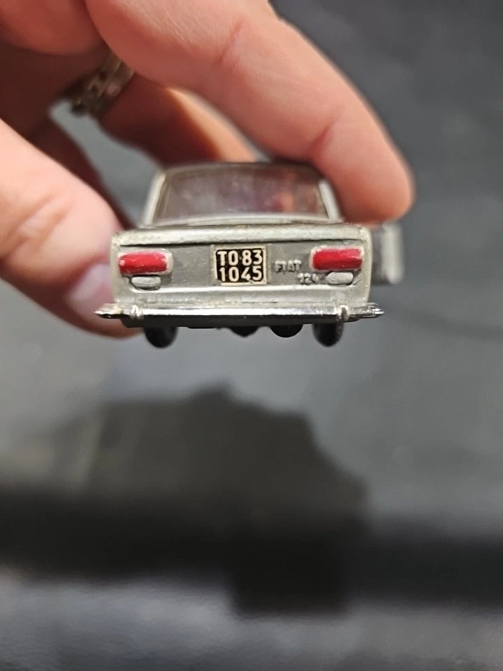 Welly Fiat 500 Taxi Die-Cast Metal Model 1:24 Scale Pre-owned - Image 4 of 4